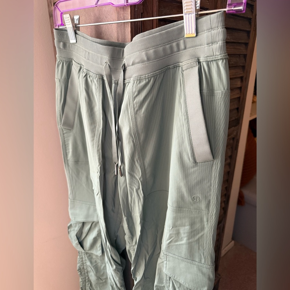 Lululemon - Picture 3 of 6